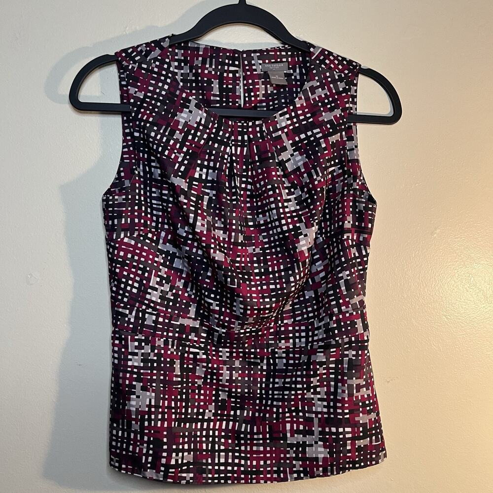 Ann Taylor Blouse Size 4P Women’s Top Side Zipper Back Pleated Necklne Polyester